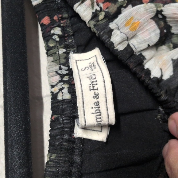 Abercrombie & Fitch Floral Sheer Off Shoulder Blouse Small - Picture 3 of 6